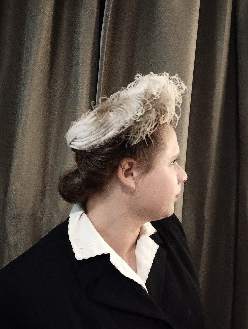 Feather Trimmed Beige Cocktail Hat - Picture 5 of 8